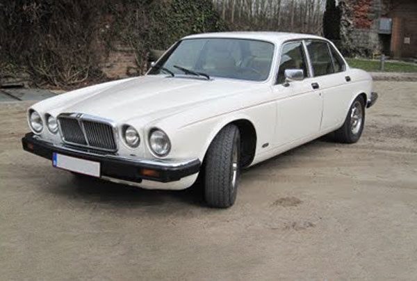 Location de véhicules: Jaguar XJ6 Série 3 Location de véhicules: Jaguar XJ6 Série 3