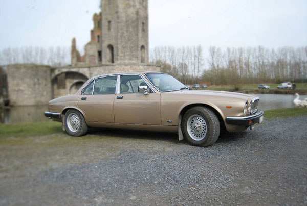 Location de véhicules: Jaguar XJ6 Série 3 Location de véhicules: Jaguar XJ6 Série 3