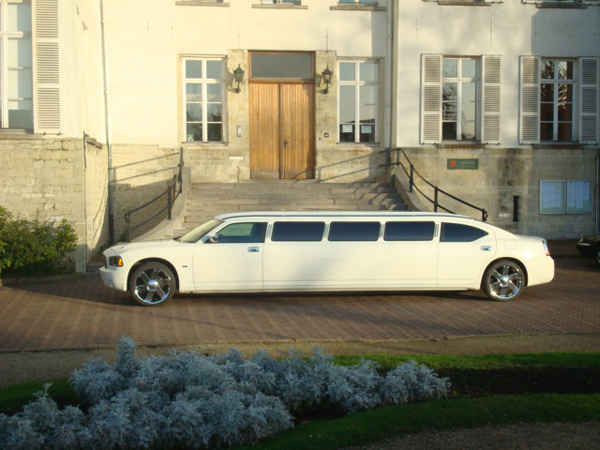 Location de véhicules : Limousine Dodge Charger