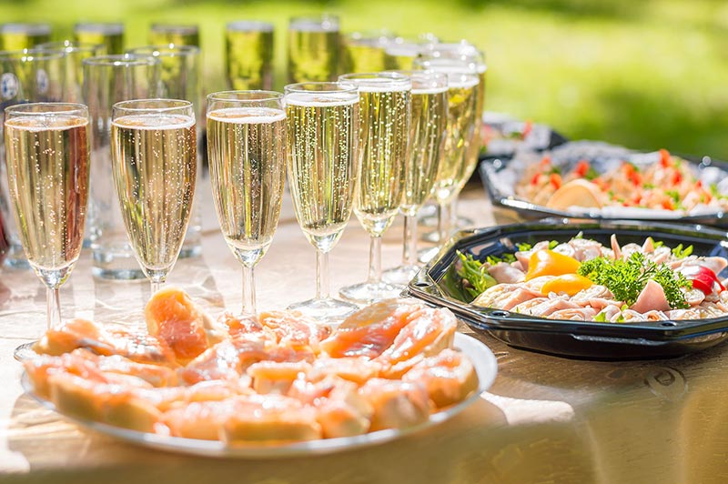 Comment assortir le champagne avec le menu de mariage ?