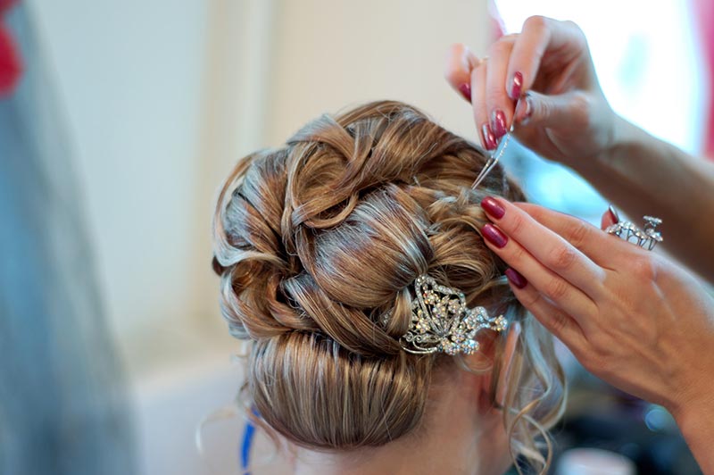 chignon-de-mariage-style-romantique-et-elegant