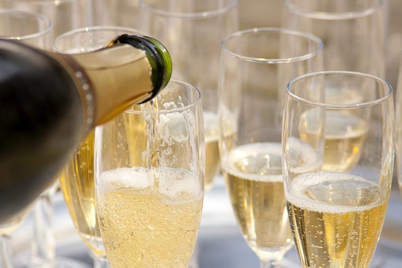 Quelles sont les erreurs à éviter lors de la mise en service du champagne ?