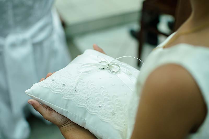 Transformez votre robe en accessoires de mariage pour vos amis et votre famille