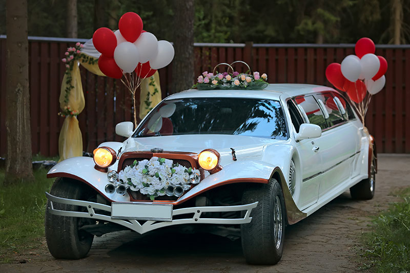 Idées créatives pour décorer une voiture de mariage