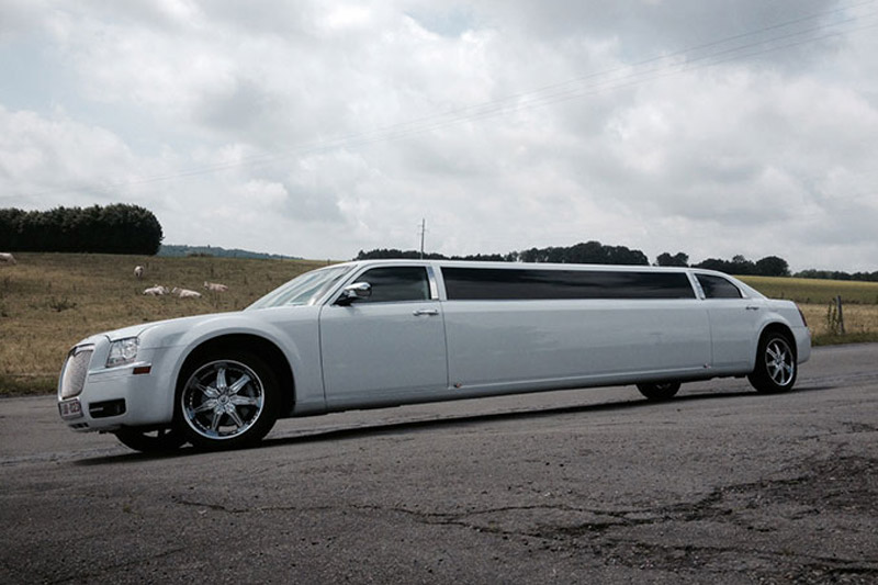 limousine-black-and-white-10