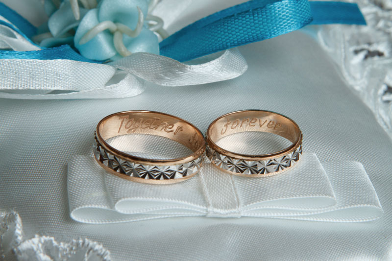 Gravure d'alliance : le détail qui transforme tout