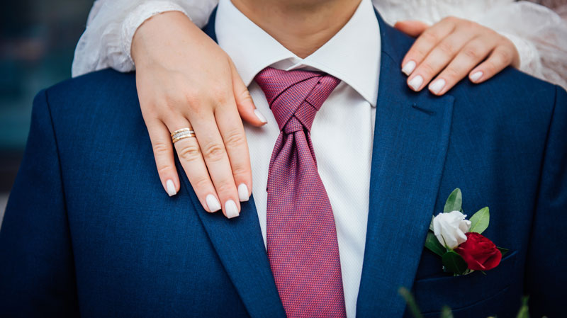 les 4 noeuds de cravate incontournables pour un mariage