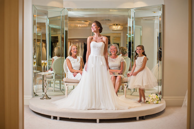 boutique robe mariee specialisee essaye moment suspendu