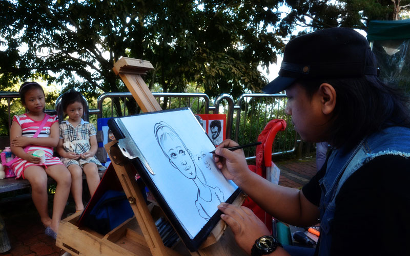 Comparaison entre la caricature sur papier traditionnel et sur tablette numérique
