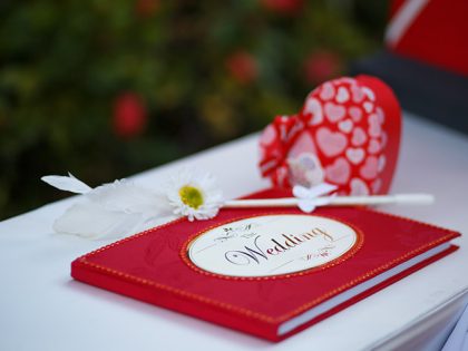 Livre d'or de mariage : alternatives et idées créatives