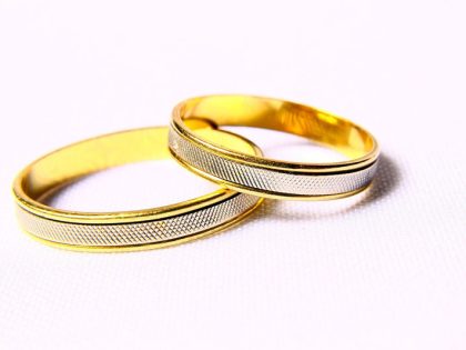 pourquoi-les-alliances-et-bagues-de-fiancailles-restent-les-symboles-forts-de-lamour-durable